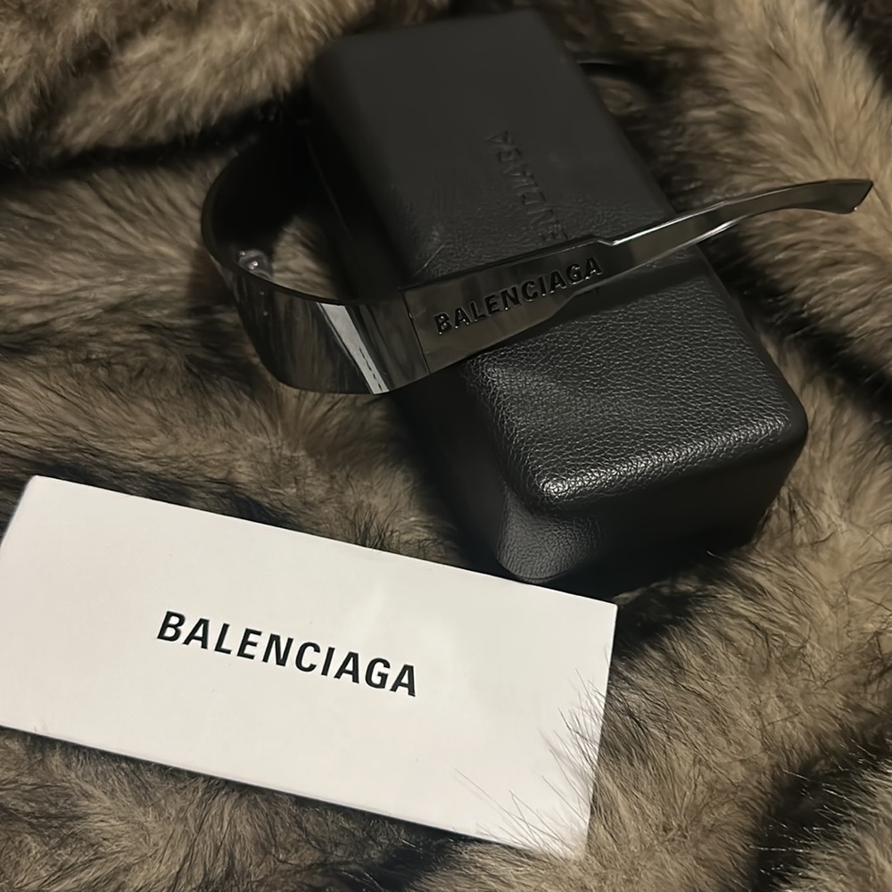 BALENCIAGA FUTURISTIC SUNGLASSES - Picture 5 of 5